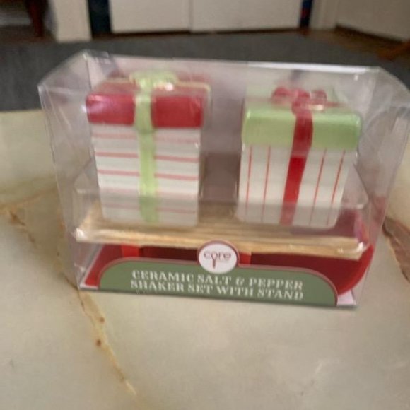 Core Kitchen Ceramic Present salt and pepper shakers on a sled - Picture 3 of 7